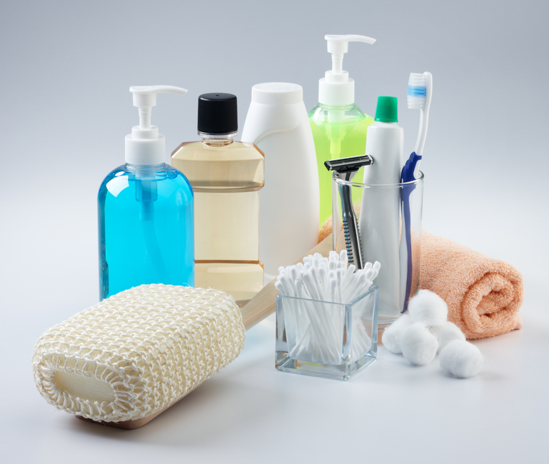 Saiba como usar e guardar produtos como lâminas, esponjas de banho e cotonetes