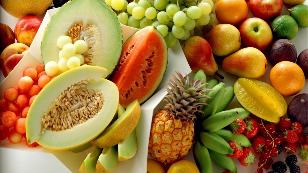 Imagem divulgação: consumo de frutas para hidratar o corpo no verão